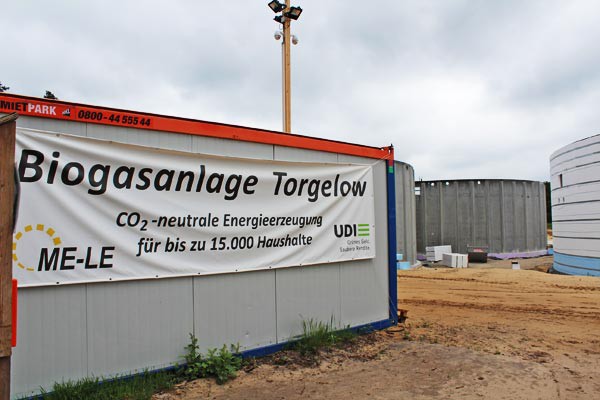 1_Biogasanlage-Torgelow_Bauschild_klein