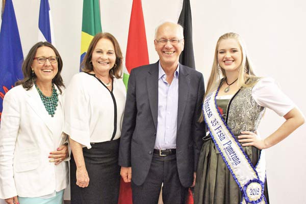 2_Gruppenbild-mit-Prinzessin_Quelle