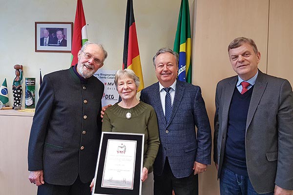 03_Uebergabe-Urkunde-Blumenau_WWZ